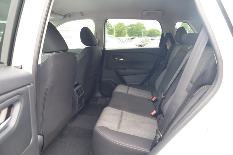 Nissan Rogue Vehicle Image 21