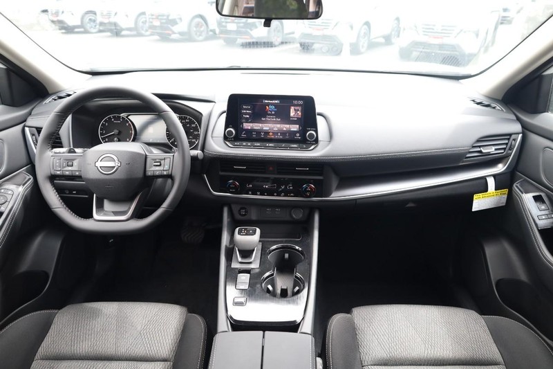 Nissan Rogue Vehicle Image 23