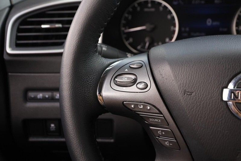 Nissan Murano Vehicle Image 11
