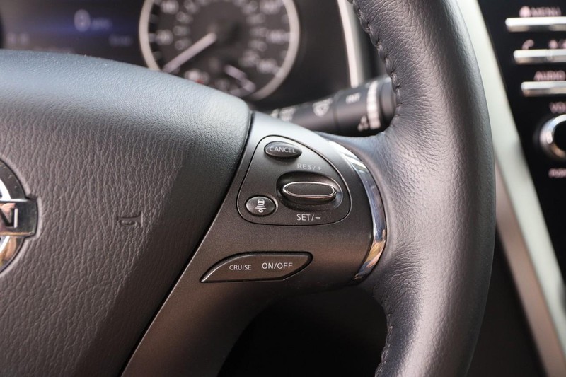 Nissan Murano Vehicle Image 12