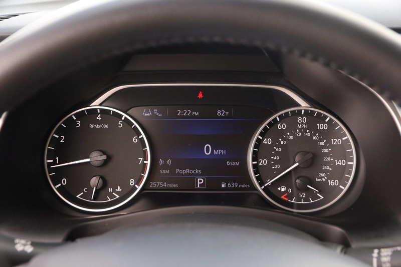 Nissan Murano Vehicle Image 13