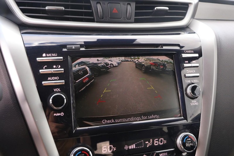 Nissan Murano Vehicle Image 16