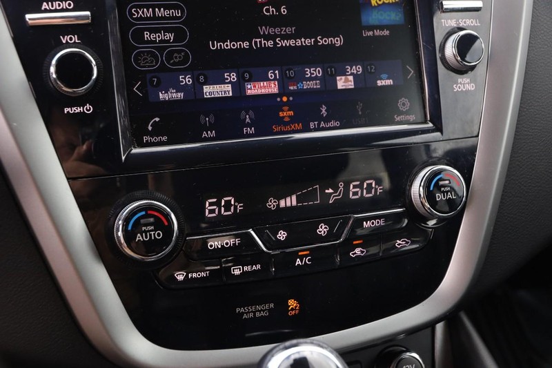 Nissan Murano Vehicle Image 17