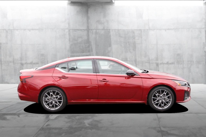 Nissan Altima Vehicle Image 05
