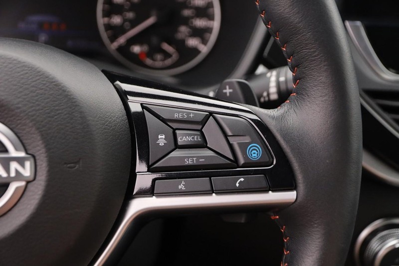 Nissan Altima Vehicle Image 13