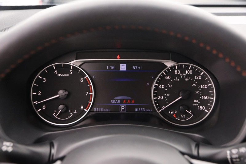 Nissan Altima Vehicle Image 14