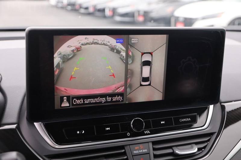 Nissan Altima Vehicle Image 17