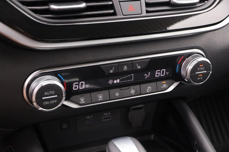 Nissan Altima Vehicle Image 18