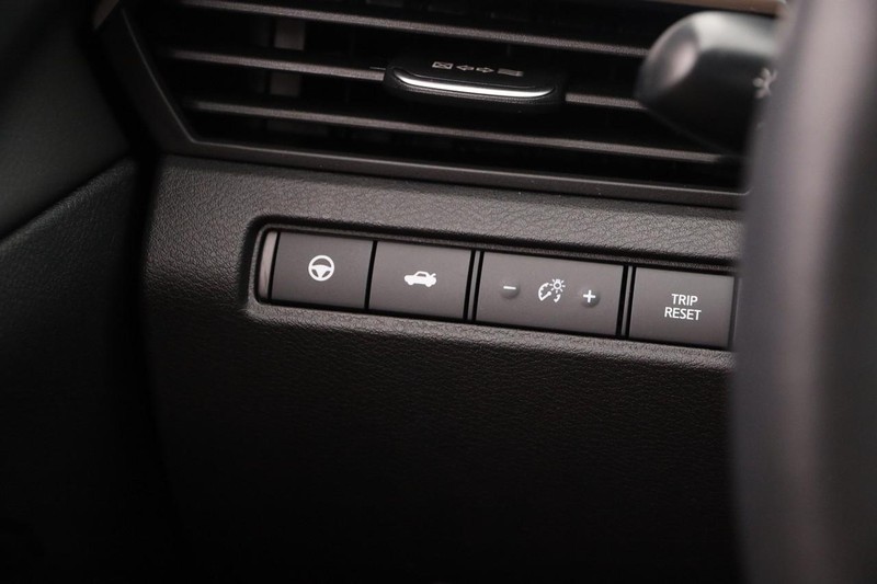 Nissan Altima Vehicle Image 20