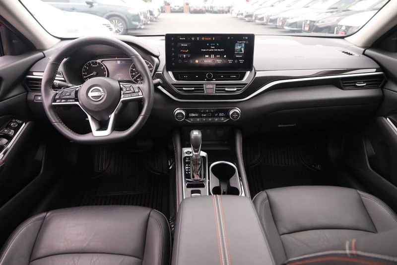 Nissan Altima Vehicle Image 21