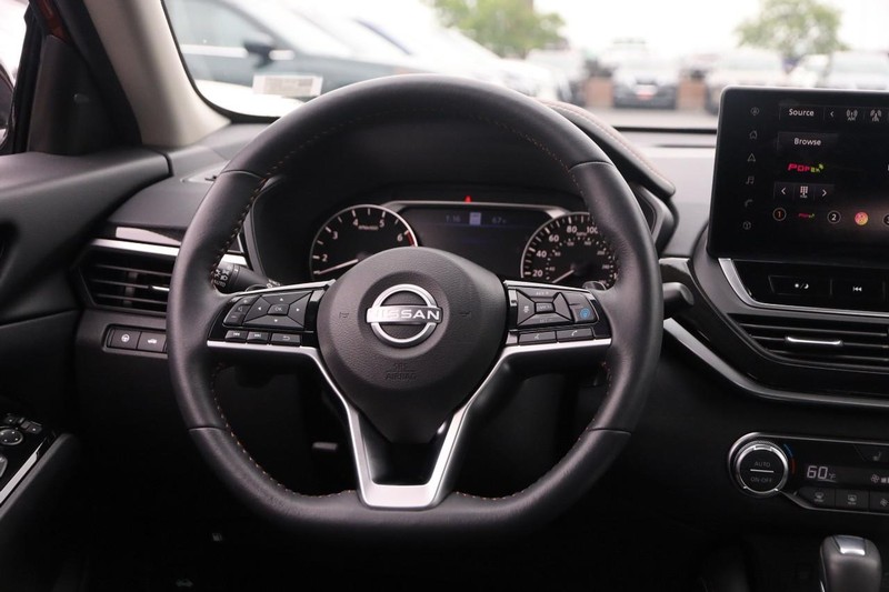 Nissan Altima Vehicle Image 23