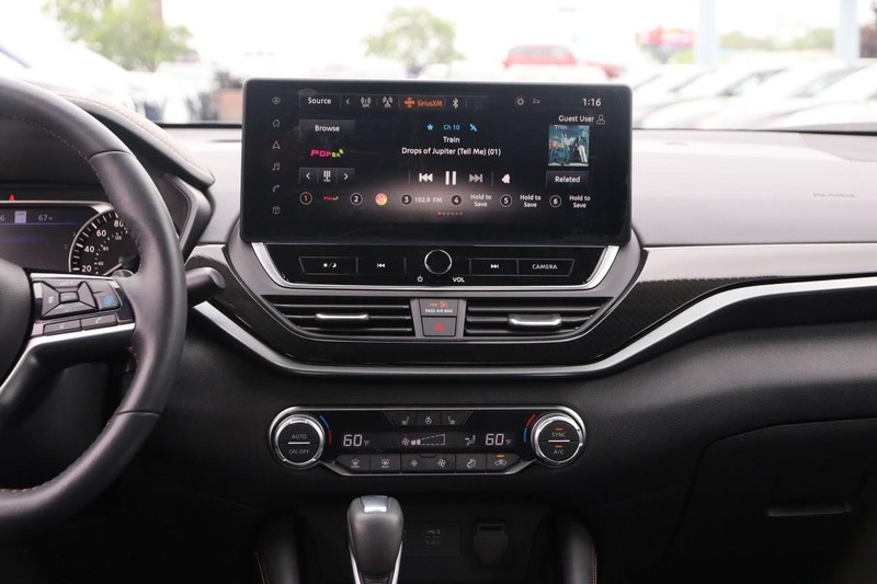 Nissan Altima Vehicle Image 24