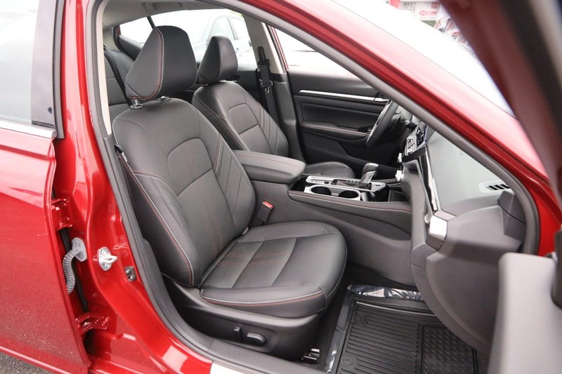 Nissan Altima Vehicle Image 26