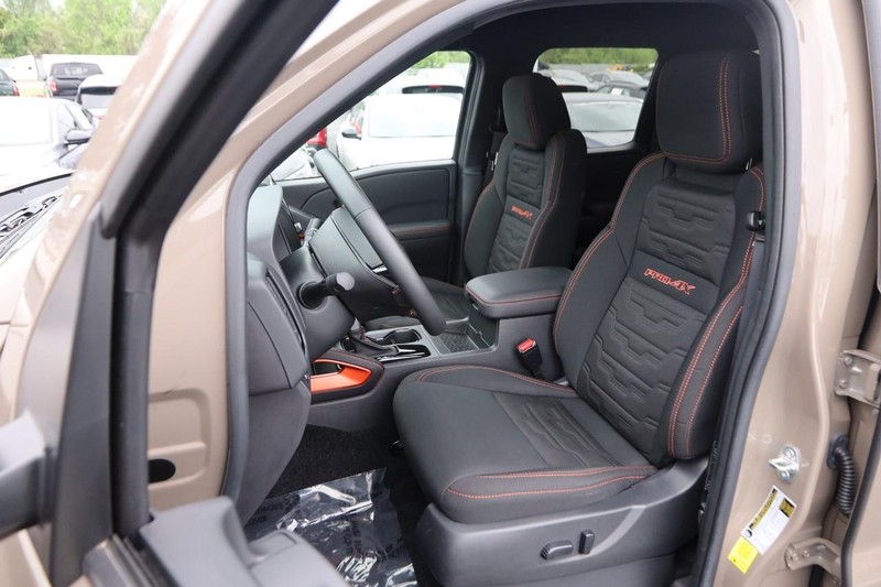 Nissan Frontier Vehicle Image 08