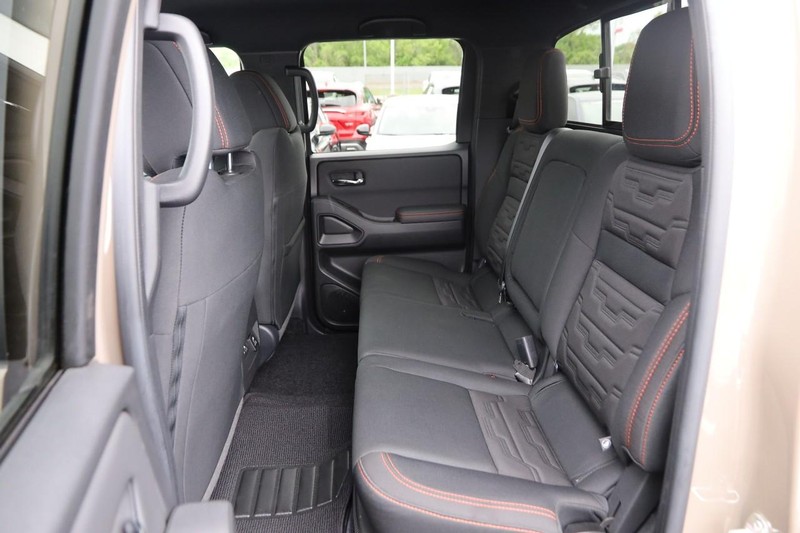 Nissan Frontier Vehicle Image 09