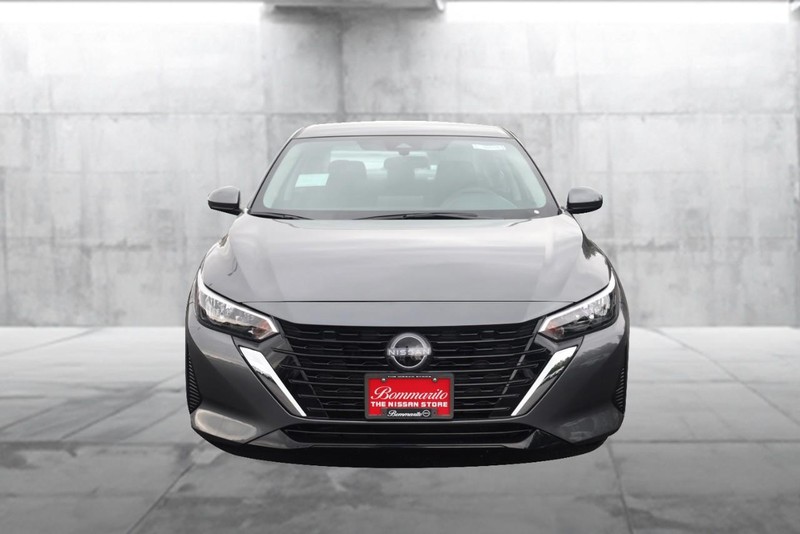 Nissan Sentra Vehicle Image 03