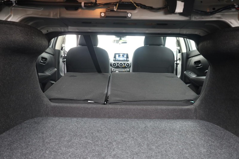Nissan Sentra Vehicle Image 07
