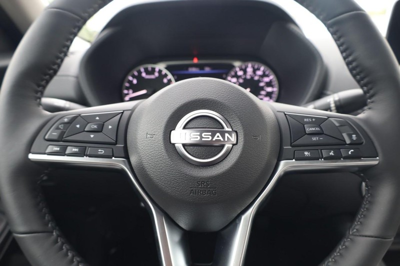 Nissan Sentra Vehicle Image 08