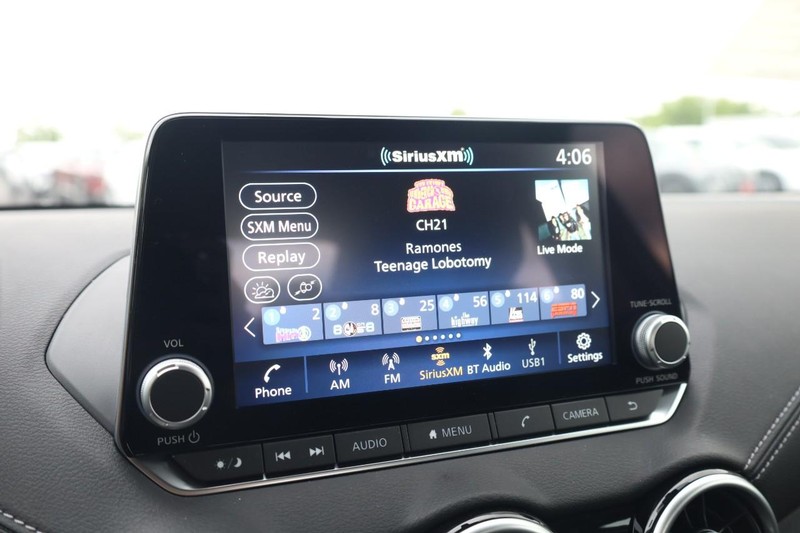 Nissan Sentra Vehicle Image 10
