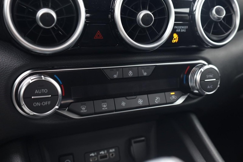 Nissan Sentra Vehicle Image 13
