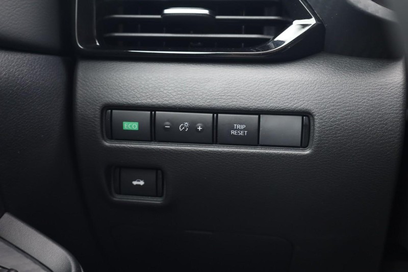 Nissan Sentra Vehicle Image 16