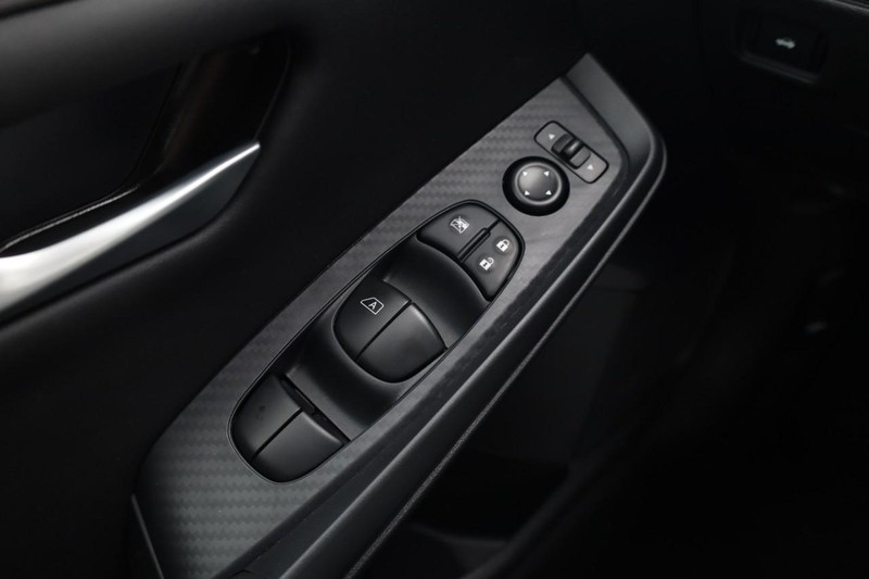 Nissan Sentra Vehicle Image 17