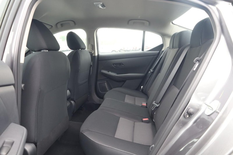 Nissan Sentra Vehicle Image 19