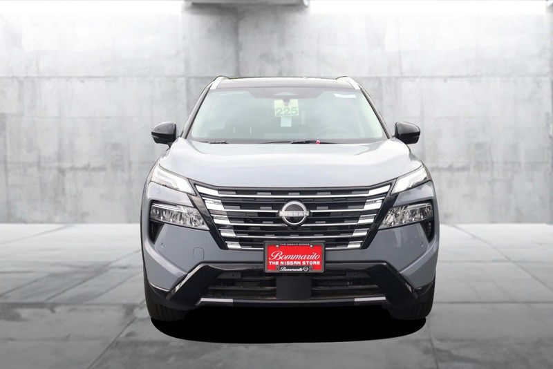 Nissan Rogue Vehicle Image 03