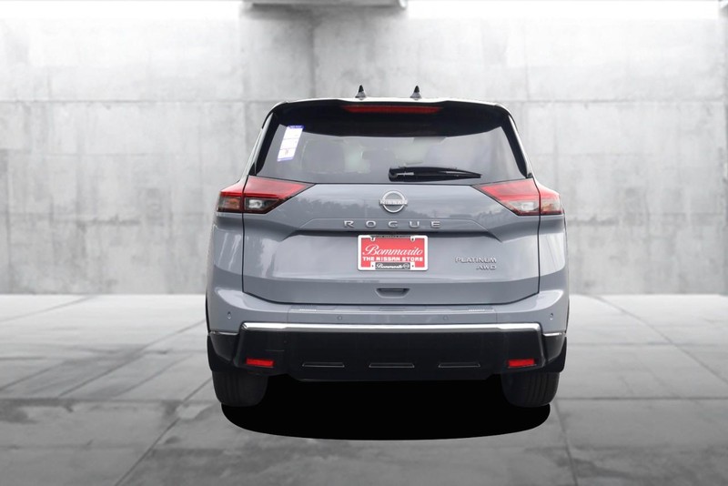Nissan Rogue Vehicle Image 05