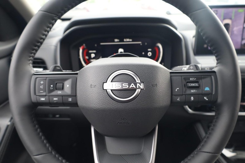 Nissan Rogue Vehicle Image 08