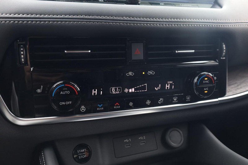 Nissan Rogue Vehicle Image 13
