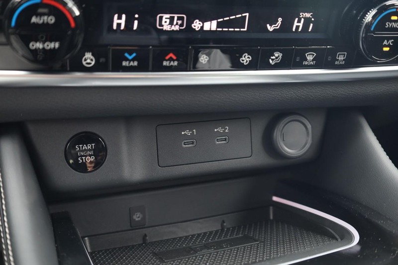 Nissan Rogue Vehicle Image 14