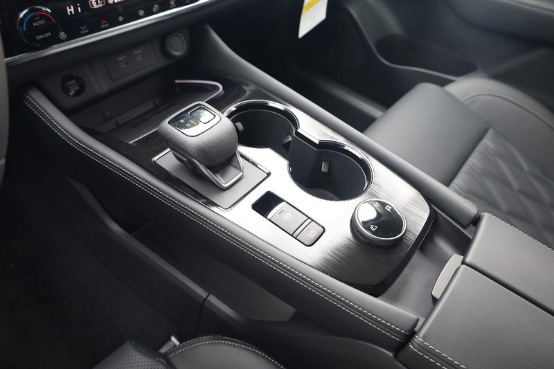Nissan Rogue Vehicle Image 15