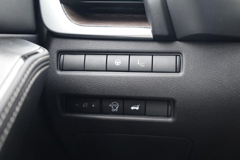 Nissan Rogue Vehicle Image 16