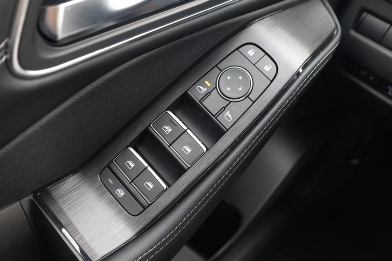 Nissan Rogue Vehicle Image 17