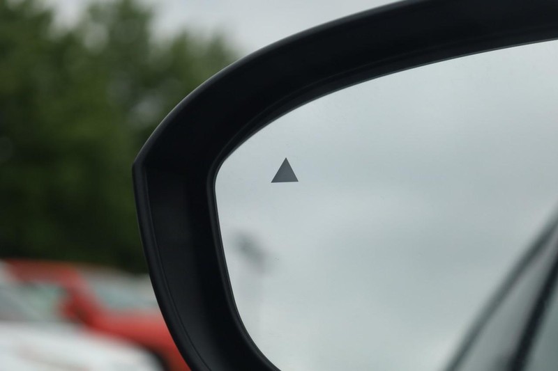 Nissan Rogue Vehicle Image 18