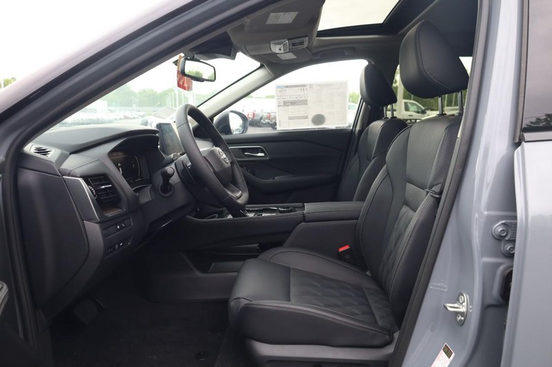 Nissan Rogue Vehicle Image 19