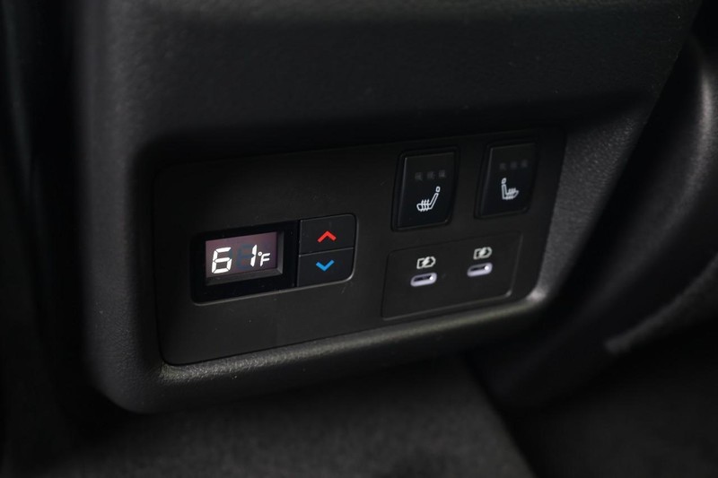 Nissan Rogue Vehicle Image 22