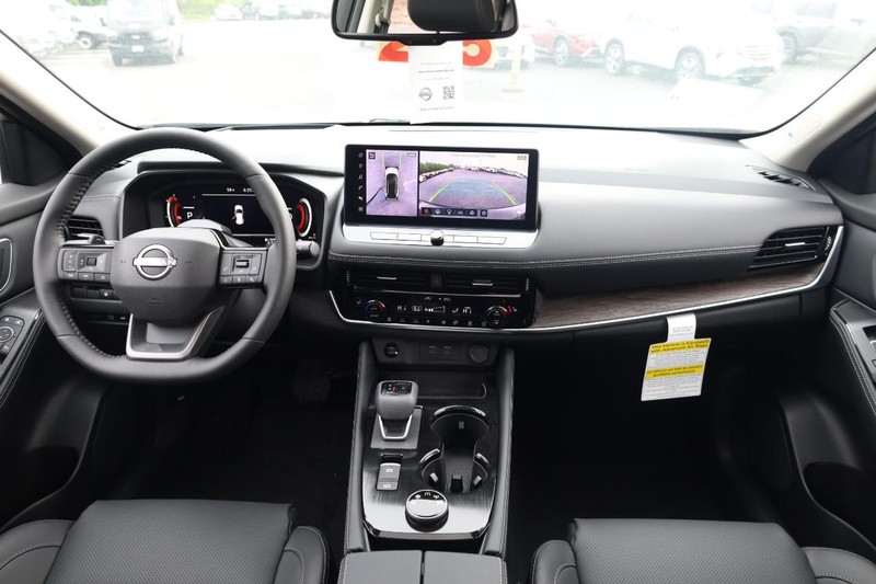Nissan Rogue Vehicle Image 23