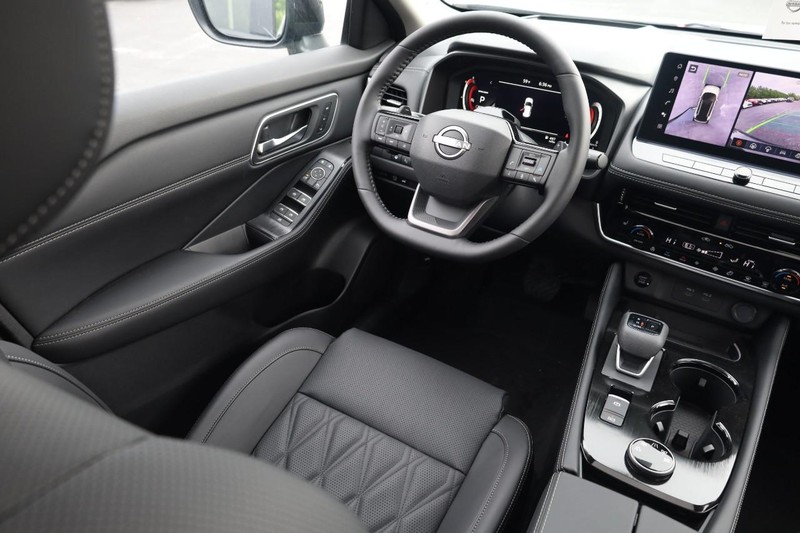 Nissan Rogue Vehicle Image 24