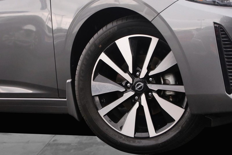 Nissan Sentra Vehicle Image 03