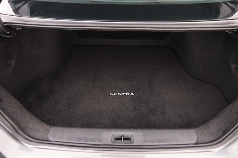 Nissan Sentra Vehicle Image 07