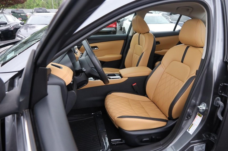 Nissan Sentra Vehicle Image 09