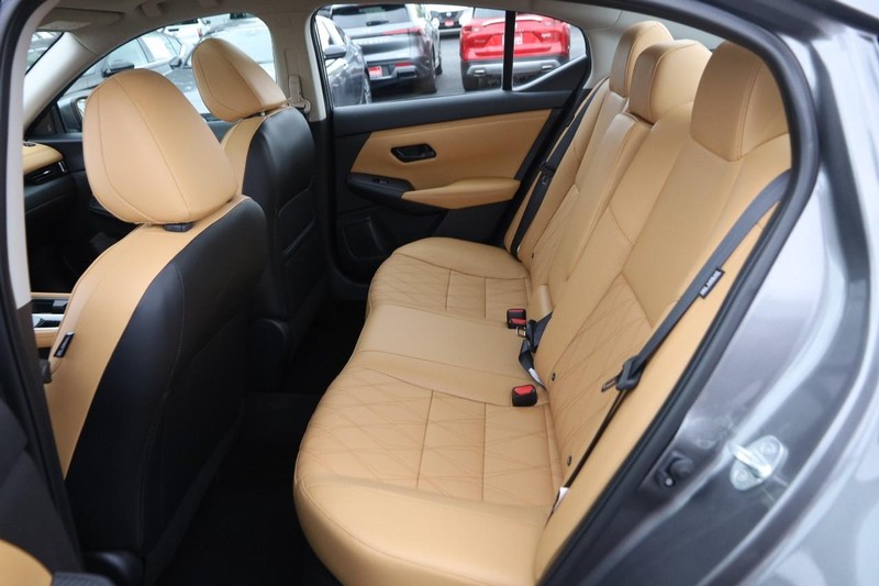 Nissan Sentra Vehicle Image 10