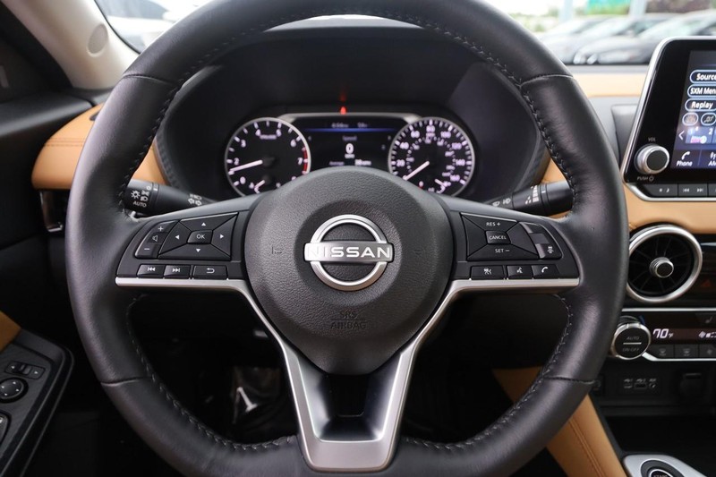 Nissan Sentra Vehicle Image 11