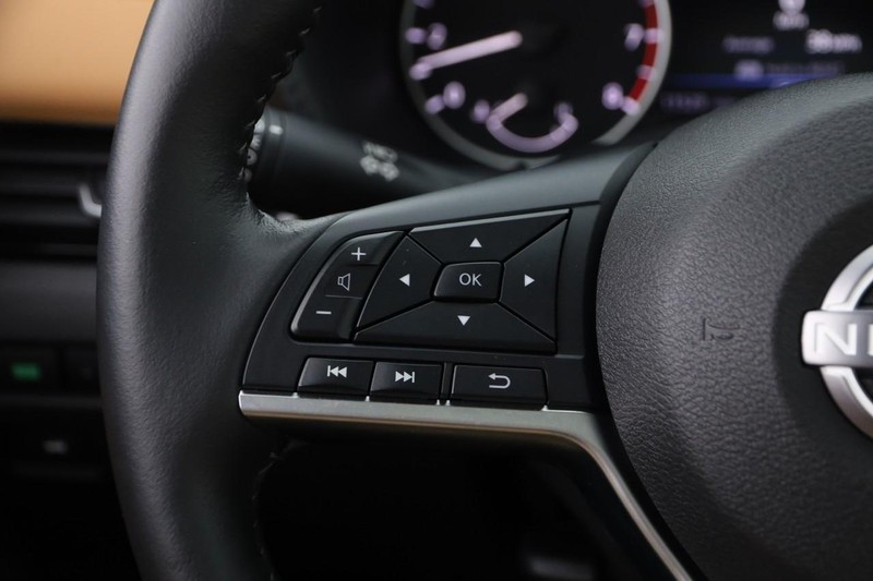 Nissan Sentra Vehicle Image 12
