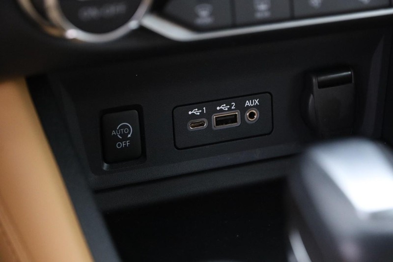 Nissan Sentra Vehicle Image 18