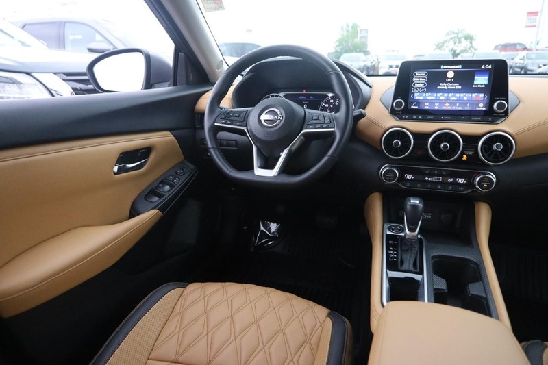 Nissan Sentra Vehicle Image 21