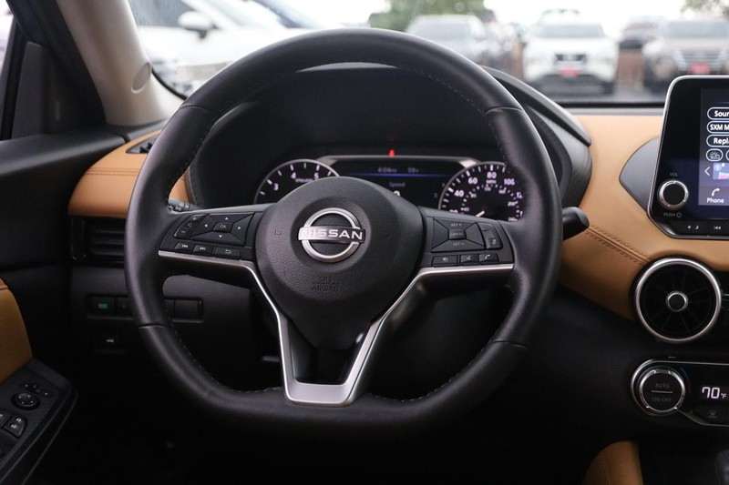 Nissan Sentra Vehicle Image 22