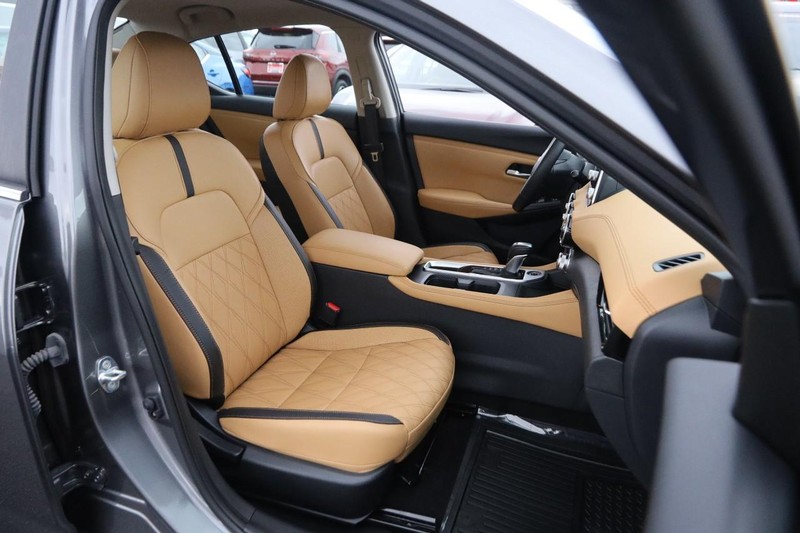 Nissan Sentra Vehicle Image 25